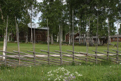 Tyčový plot areálu Delsebofornsgård, Švédsko