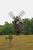 Větrný mlýn Störlinge, ostrov Öland. Švédsko