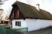 Roubená chalupa z Chvalovic (*1785). Skanzen Přerov nad Labem