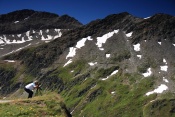 Stativ je krátkej a hory vysoký. Furkapass, Alpy (CH)