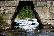 Průtok vody mezi jezery Myllylahti a Kermanvirta