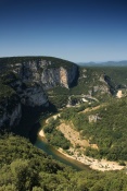 Meandr kaňonu řeky d´Ardéche