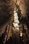 Stalagmit La Pomme de Pin, jeskyně Aven d´Orgnac