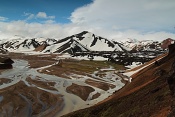 Řeka Jökulgilskvísl, kemp Brennisteinsalda,  lávové pole Laugahran a sopka Bláhnúkur (943 m),  Landmannalaugar