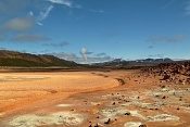 Vulkanický komplex Krafla (650 m) z geotermální oblasti Námaskarð