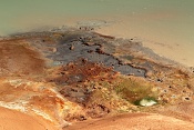 Sulfatary v geotermální oblasti Leirhnjúkur