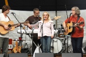 Jan Brož, Petr Novotný, Jindřiška Brožová, Pavel „Žalman“ Lohonka – Žalman a spol. Folkový kvítek Konopiště 2010