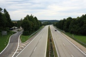 Prázdná dálnice u Mnichova