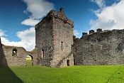 Hrad Skipness Castle (*13.stol, klan MacSween), Skotsko