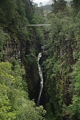 Vodopády Falls of Measach v soutěsce Corrieshallach Gorge