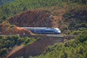 Dvoupodlažní elektrický vlak TGV Duplex Dasye na trati Nice – Toulon. Francie